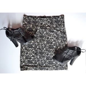 Forever 21 Size M Black Abstract Print Skirt